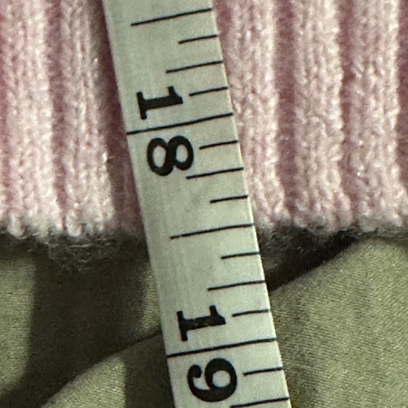 NWT Forever 21 Crop Sweater. Retail $15.00 - Picture 7 of 8